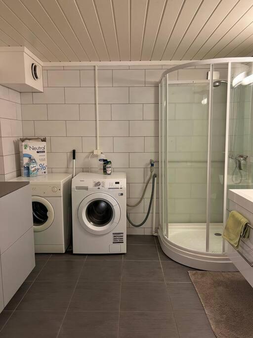 Tjodalyng - Ved Viksfjord - Sokkelleilighet Larvik Esterno foto